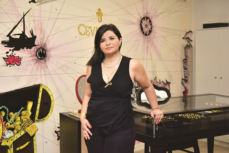 Elif Genç: Mücevher Sanat�n�  Gelece�e Ta��yor
